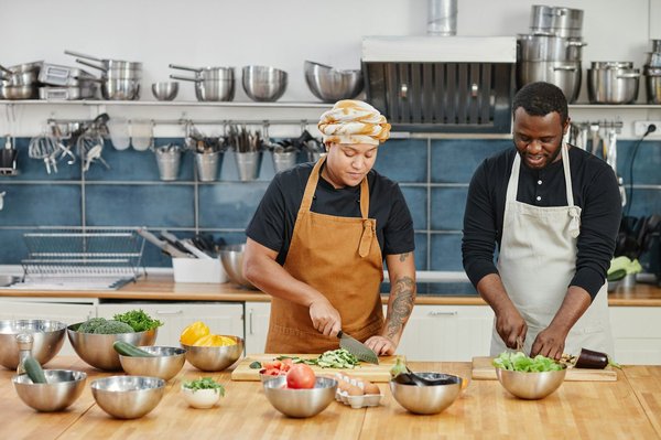 Découvrez les accessoires de cuisine incontournables pour cuisiner comme un chef avec style
